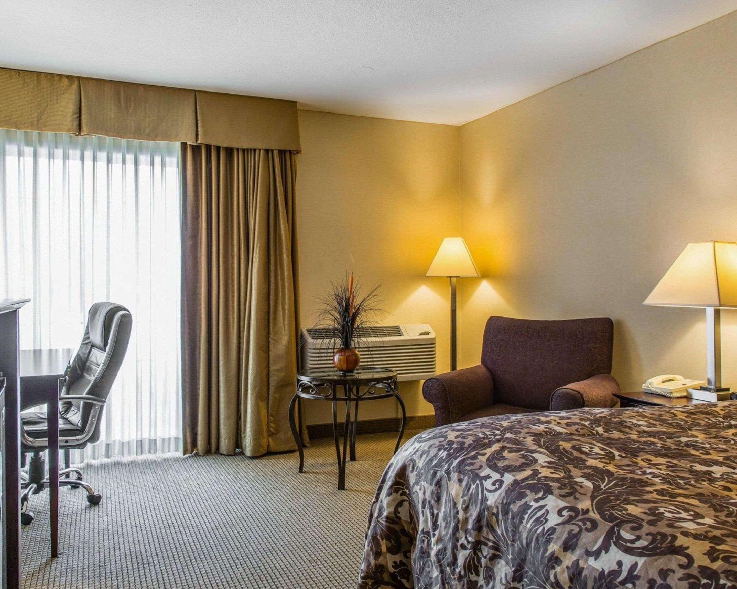 Rodeway Inn & Suites East Windsor Εξωτερικό φωτογραφία